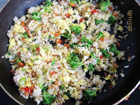 西兰花虾球蛋炒饭步骤14