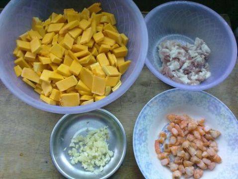 南瓜虾仁炒饭步骤1