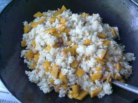 南瓜虾仁炒饭步骤8