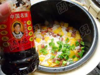 红薯腊肠焖饭步骤8