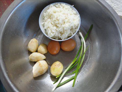 竽头炒饭步骤1