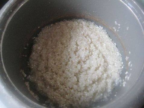 酱肉胡萝卜土豆饭步骤1