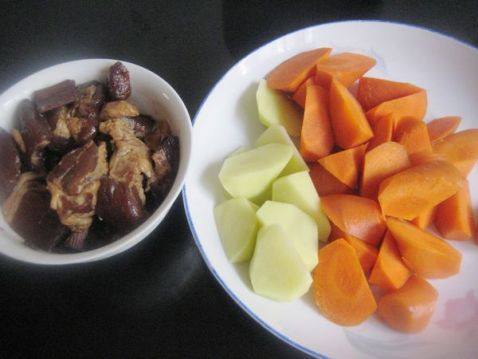 酱肉胡萝卜土豆饭步骤3