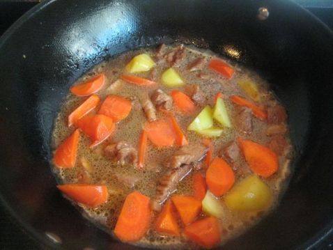 酱肉胡萝卜土豆饭步骤7