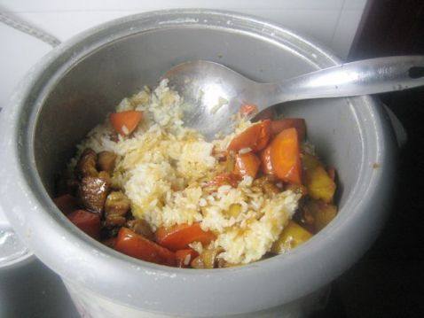 酱肉胡萝卜土豆饭步骤10