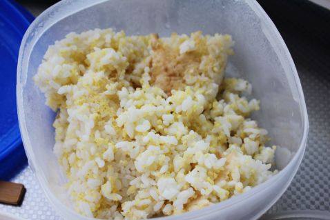 韩式泡菜香肠蛋炒饭步骤1