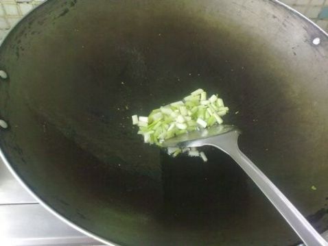 包菜虾仁蛋炒饭步骤7