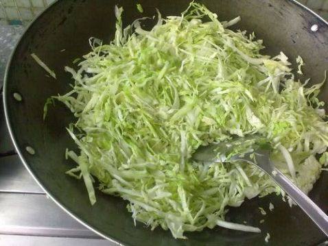 包菜虾仁蛋炒饭步骤9