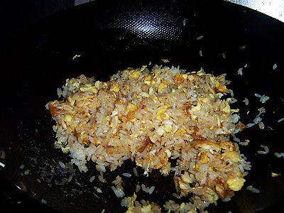 六月鲜酱油炒饭步骤9
