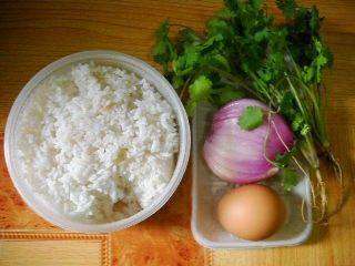 香菜腊肠蛋炒饭步骤1