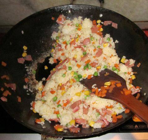 黄油香肠炒饭步骤7
