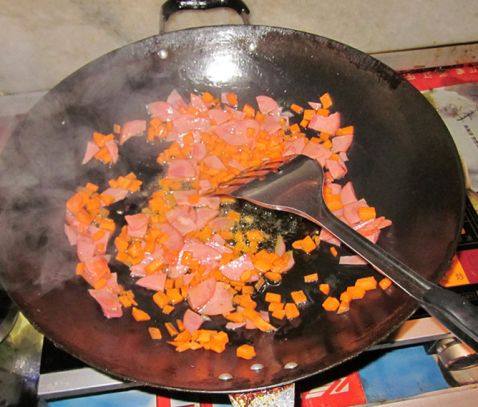黄油香肠炒饭步骤5