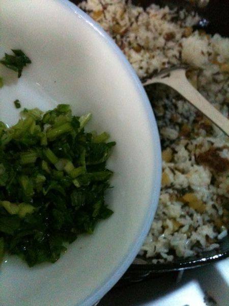 酸菜肉沫炒饭步骤8