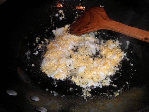 鸡蛋炒饭步骤2
