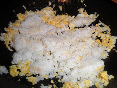 鸡蛋炒饭步骤4