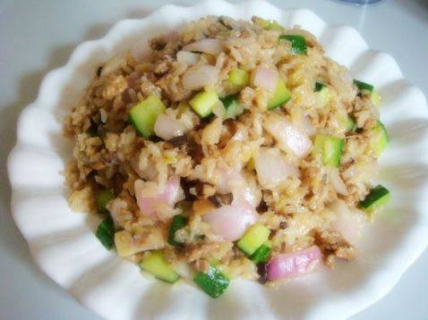 黄瓜肉末炒饭步骤6