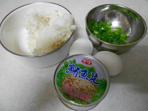 鲔鱼炒饭步骤1