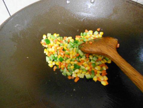 鲔鱼炒饭步骤5