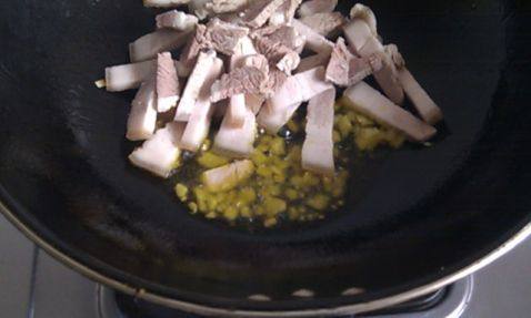 刀豆焖肉饭步骤4