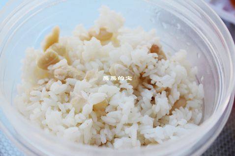 黄豆胡萝卜鸡蛋炒饭步骤1