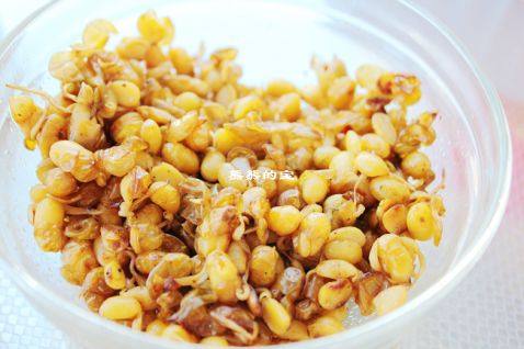 黄豆胡萝卜鸡蛋炒饭步骤6