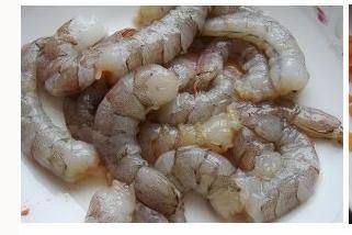 给炒饭加点水果香【虾步骤1