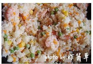 给炒饭加点水果香【虾步骤8