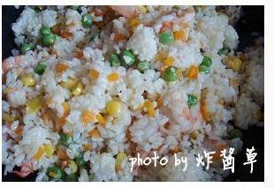 给炒饭加点水果香【虾步骤6