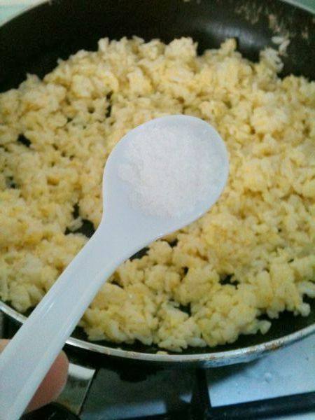 虾仁菜脯蛋炒饭步骤4