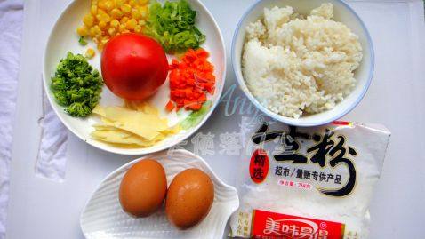 金银蛋卷炒饭步骤1