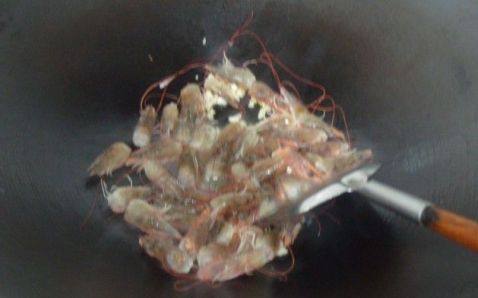 虾头青豆炒饭步骤4