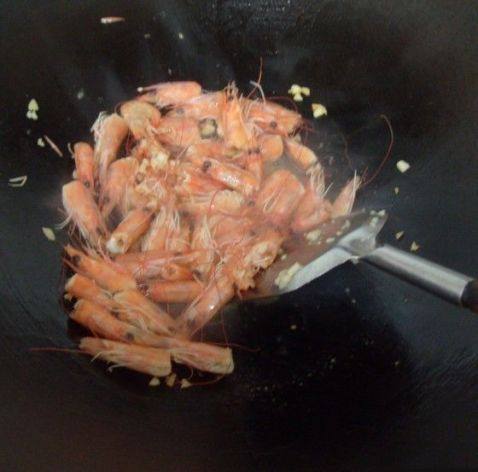 虾头青豆炒饭步骤5