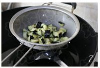 炸酱茄子拌饭步骤7