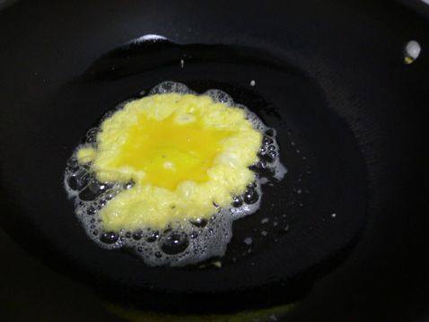 生菜丝蛋炒饭步骤3