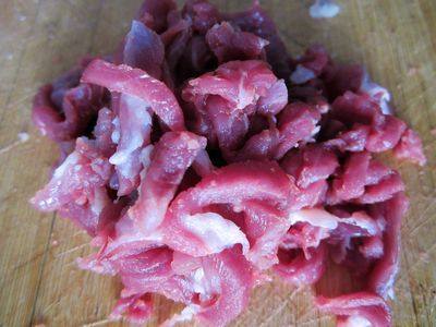 榨菜肉丝炒高粱米饭步骤3
