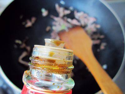 榨菜肉丝炒高粱米饭步骤6