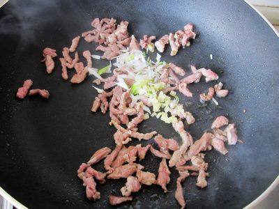 榨菜肉丝炒高粱米饭步骤5