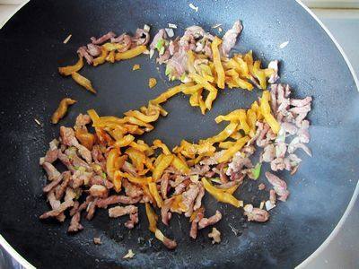 榨菜肉丝炒高粱米饭步骤7