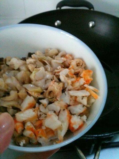 鲍虾什锦炒饭步骤3