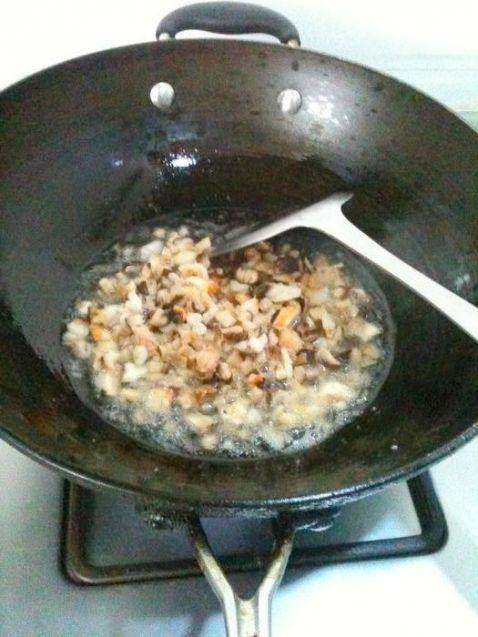 鲍虾什锦炒饭步骤4