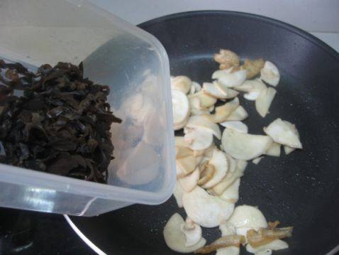 菌菇炖饭步骤4