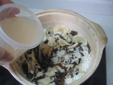 菌菇炖饭步骤7