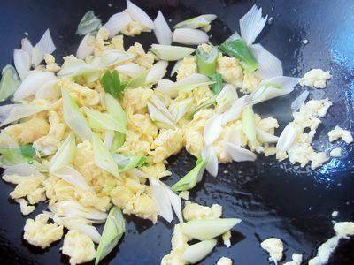 大葱鸡蛋炒薏米红豆饭步骤5