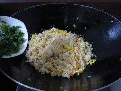 虾皮蛋炒饭步骤8
