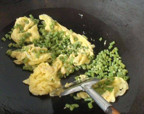 虾仁蛋炒燕麦饭步骤4