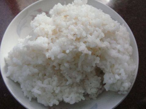 酱油鸡蛋炒饭步骤1