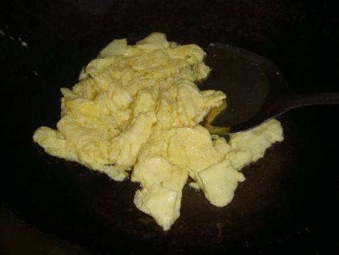 酱油鸡蛋炒饭步骤3