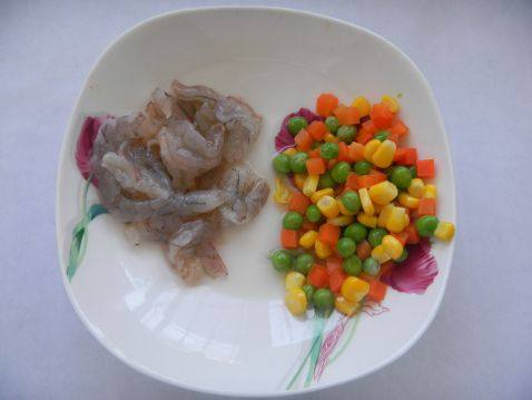虾仁杂蔬焗饭步骤1