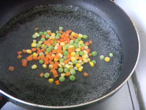 虾仁杂蔬焗饭步骤3