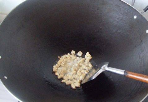 腰果火腿炒饭步骤5